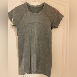 Lulumon peloton swiftly shirt gray size 4
